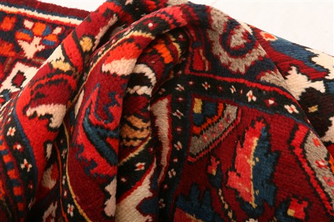 Bakhtiar Red Hand Knotted 88 X 117 Area Rug 100-21464 Image 3