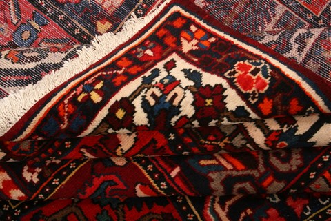 Bakhtiar Red Hand Knotted 88 X 117 Area Rug 100-21464 Image 7