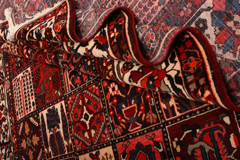 Bakhtiar Red Hand Knotted 88 X 117 Area Rug 100-21464 Image 9