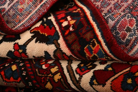 Bakhtiar Red Hand Knotted 88 X 117 Area Rug 100-21464 Image 12