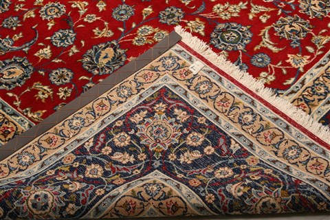Isfahan Red Hand Knotted 83 X 118 Area Rug 100-21470 Image 19