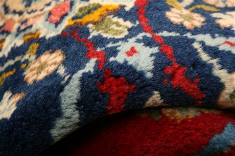 Isfahan Red Hand Knotted 83 X 118 Area Rug 100-21470 Image 4