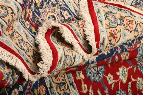Isfahan Red Hand Knotted 83 X 118 Area Rug 100-21470 Image 8