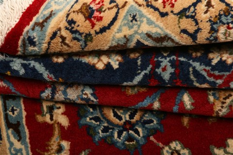 Isfahan Red Hand Knotted 83 X 118 Area Rug 100-21470 Image 9