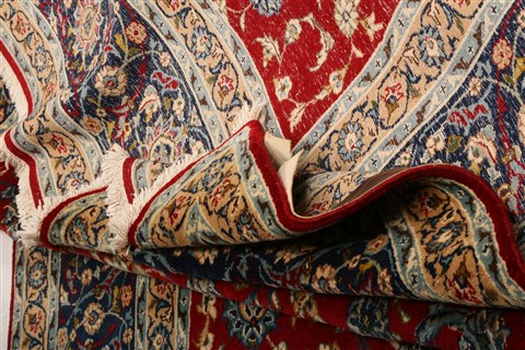 Isfahan Red Hand Knotted 83 X 118 Area Rug 100-21470 Image 12