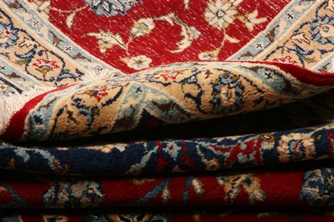Isfahan Red Hand Knotted 83 X 118 Area Rug 100-21470 Image 15