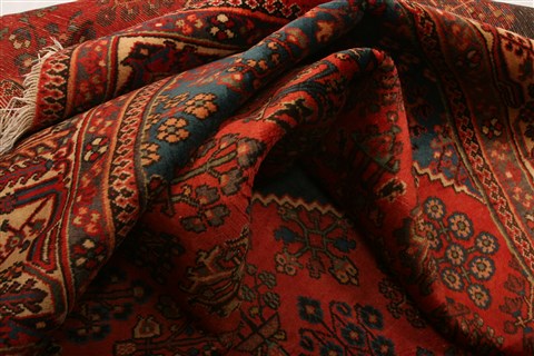 Maymeh Red Hand Knotted 82 X 118 Area Rug 100-21473 Image 2
