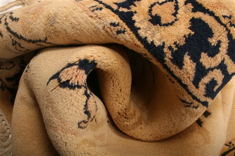 Sarouk Beige Runner Hand Knotted 26 X 63 Area Rug 100-21578 Image 3