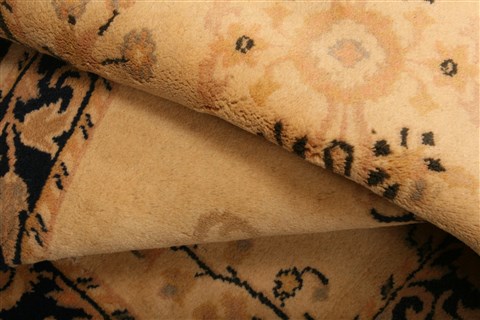 Sarouk Beige Runner Hand Knotted 26 X 63 Area Rug 100-21578 Image 5