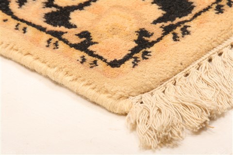 Sarouk Beige Runner Hand Knotted 26 X 63 Area Rug 100-21578 Image 16