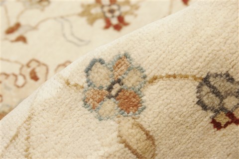 Ziegler Beige Hand Knotted 80 X 103 Area Rug 250-21616 Image 4
