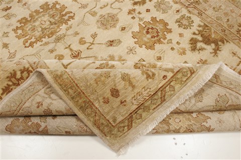 Oushak Beige Hand Knotted 80 X 100 Area Rug 250-21712 Image 12