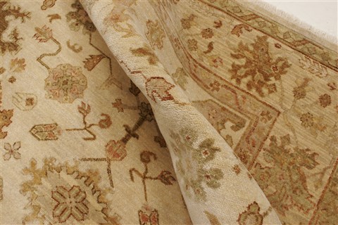 Oushak Beige Hand Knotted 80 X 100 Area Rug 250-21712 Image 6