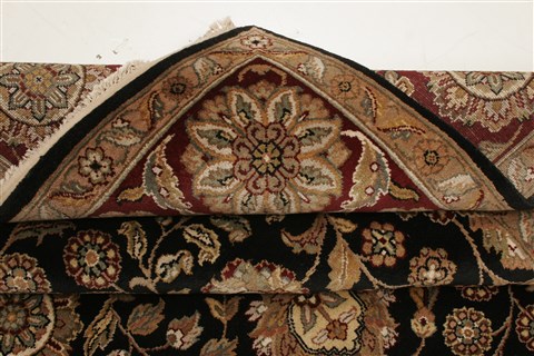 Agra Black Hand Knotted 80 X 102 Area Rug 250-21753 Image 10