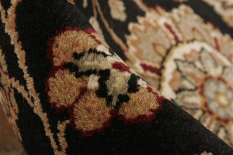 Agra Black Hand Knotted 80 X 102 Area Rug 250-21753 Image 2
