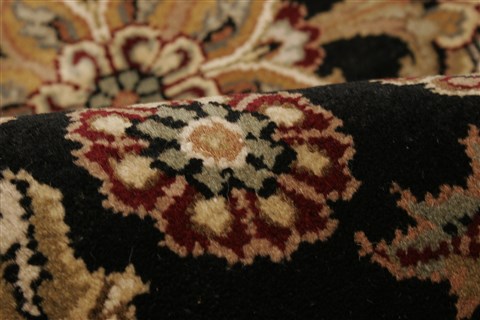 Agra Black Hand Knotted 80 X 102 Area Rug 250-21753 Image 4