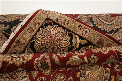 Agra Red Hand Knotted 82 X 103 Area Rug 250-21758 Image 12