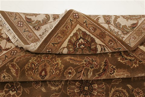 Agra Brown Hand Knotted 83 X 100 Area Rug 250-21786 Image 9