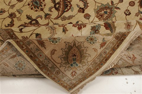 Agra Beige Hand Knotted 81 X 910 Area Rug 250-21788 Image 26