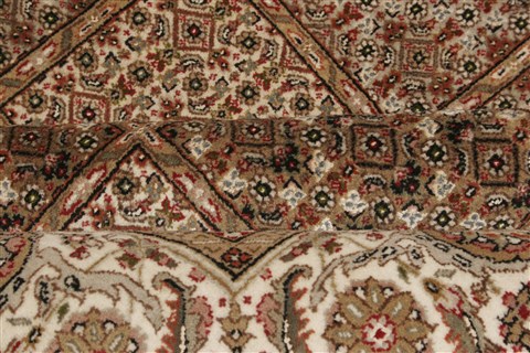 Tabriz Beige Hand Knotted 710 X 910 Area Rug 250-21794 Image 10