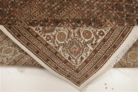Tabriz Beige Hand Knotted 710 X 910 Area Rug 250-21794 Image 11