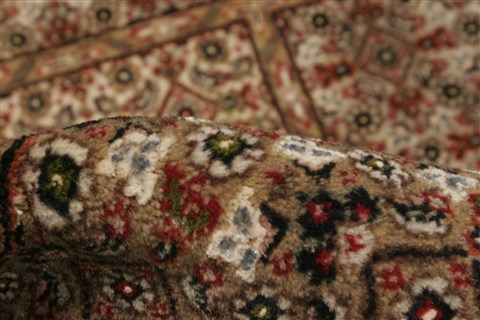 Tabriz Beige Hand Knotted 710 X 910 Area Rug 250-21794 Image 4