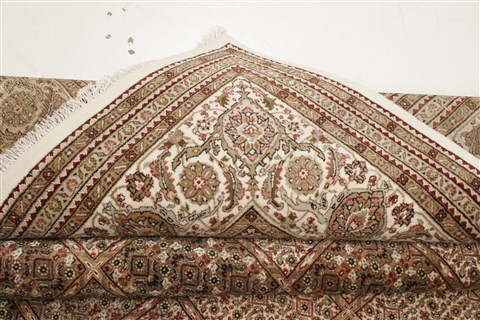 Tabriz Beige Hand Knotted 710 X 910 Area Rug 250-21794 Image 9