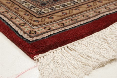 Tabriz Red Hand Knotted 82 X 100 Area Rug 250-21845 Image 17