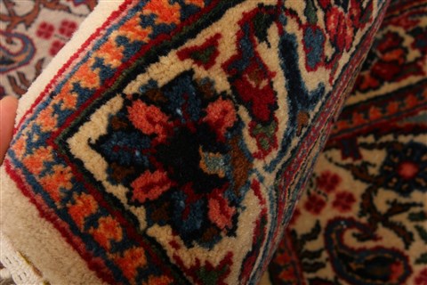 Kashan Beige Hand Knotted 70 X 102 Area Rug 100-21892 Image 3