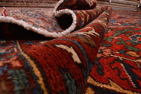 Bakhtiar Red Hand Knotted 110 X 161 Area Rug 100-21944 Image 3