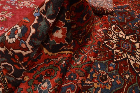 Bakhtiar Red Hand Knotted 110 X 161 Area Rug 100-21944 Image 6