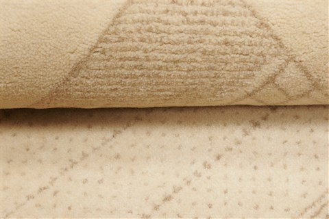 Gabbeh Beige Hand Knotted 40 X 61 Area Rug 250-21946 Image 4