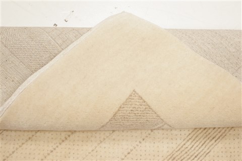 Gabbeh Beige Hand Knotted 40 X 61 Area Rug 250-21946 Image 5
