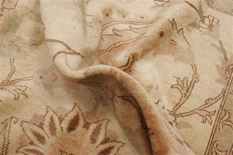 Pishavar Beige Hand Knotted 86 X 105 Area Rug 250-21986 Image 4