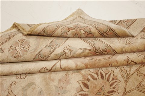 Pishavar Beige Hand Knotted 86 X 105 Area Rug 250-21986 Image 8