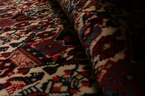 Abadeh Red Hand Knotted 35 X 51 Area Rug 100-22087 Image 3