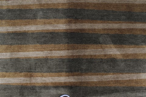Modern Green Hand Knotted 90 X 120 Area Rug 250-22215 Image 2