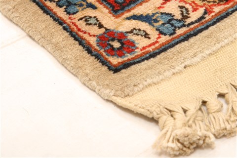 Sarouk Red Hand Knotted 37 X 47 Area Rug 100-22216 Image 13