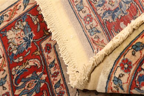 Sarouk Red Hand Knotted 37 X 47 Area Rug 100-22216 Image 2