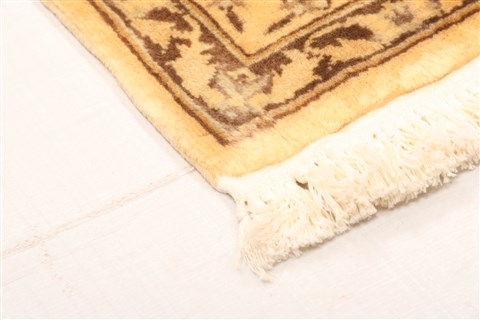 Nain Beige Hand Knotted 30 X 50 Area Rug 100-22219 Image 2