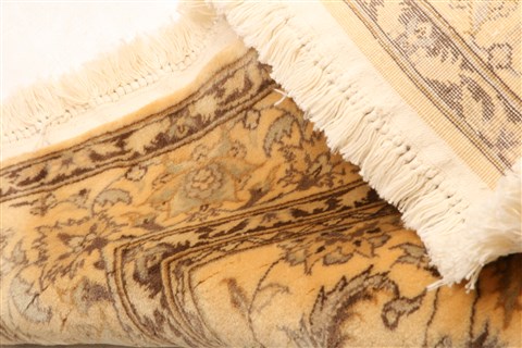 Nain Beige Hand Knotted 30 X 50 Area Rug 100-22219 Image 7