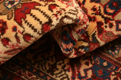 Abadeh Red Hand Knotted 35 X 51 Area Rug 100-22248 Image 2
