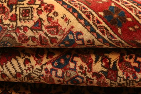 Abadeh Red Hand Knotted 35 X 51 Area Rug 100-22248 Image 5