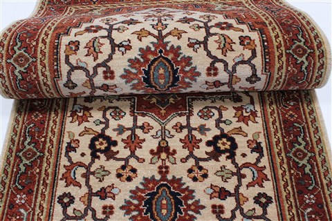 Serapi Beige Runner Hand Knotted 26 X 140 Area Rug 250-22271 Image 11