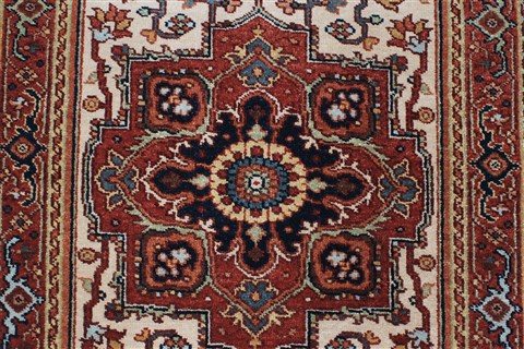 Serapi Beige Runner Hand Knotted 26 X 140 Area Rug 250-22271 Image 4