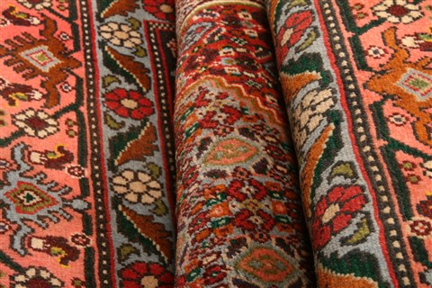 Sanandaj Red Hand Knotted 41 X 51 Area Rug 100-22273 Image 3