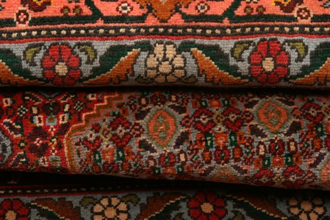 Sanandaj Red Hand Knotted 41 X 51 Area Rug 100-22273 Image 5