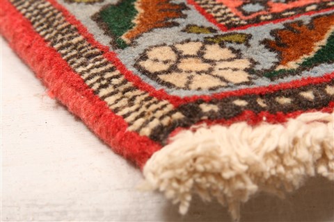 Sanandaj Red Hand Knotted 41 X 51 Area Rug 100-22273 Image 8