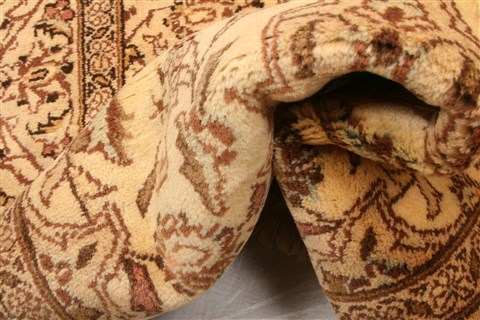 Kashan Beige Hand Knotted 34 X 411  Area Rug 253-22275 Image 3