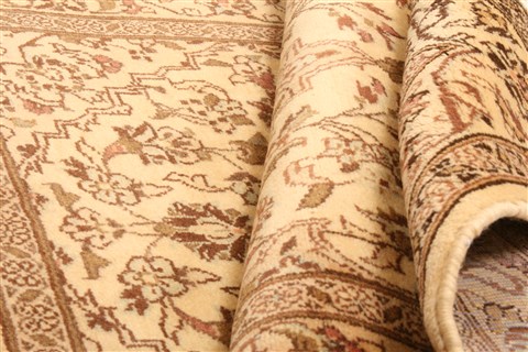 Kashan Beige Hand Knotted 34 X 411  Area Rug 253-22275 Image 4